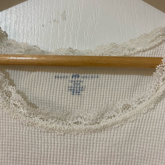 Brandy Melville Basic Tank Top with Lace Lining - Picture 3 of 3